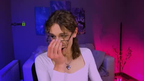 Snapshot of kevi_sunn chatting on 09.29.25 kevi here online show from 09.29.25