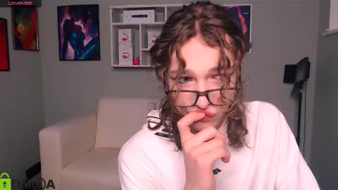 Snapshot of kevi_sunn chatting on 10.01.25 kevi here online show from 10.01.25