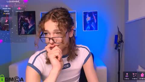 Snapshot of kevi_sunn chatting on 10.03.25 kevi here online show from 10.03.25