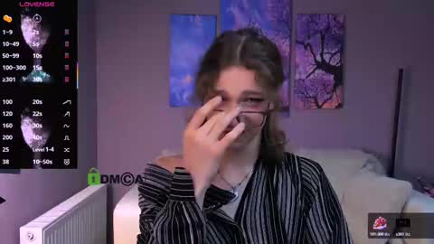 Snapshot of kevi_sunn chatting on 10.07.25 kevi here online show from 10.07.25