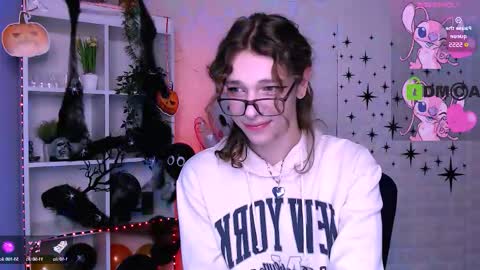 Snapshot of kevi_sunn chatting on 10.21.25 kevi here online show from 10.21.25