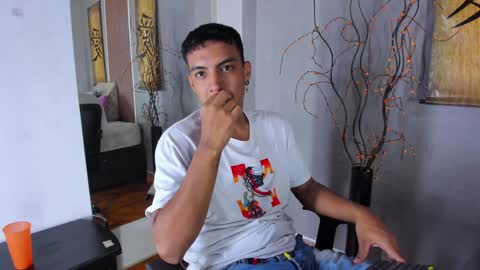 Snapshot of keviin_miller_ chatting on 12.10.24 online show from 12.10.24