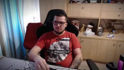 Snapshot of kevinnlovely95 chatting on 12.15.25 Kevinn online show from 12.15.25