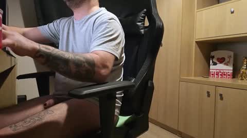 Snapshot of kevinnlovely95 chatting on 02.16.26 Kevinn online show from 02.16.26