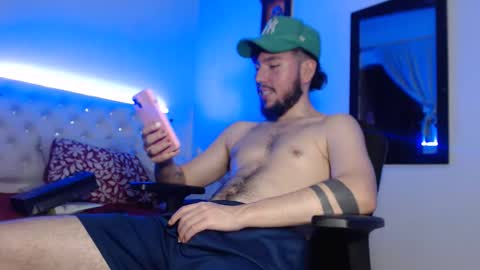 kevinsantiag0 online show from 12.21.25