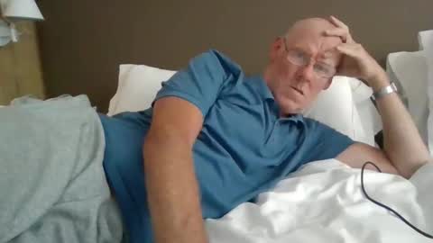 kevlooking4sez online show from 10.17.25