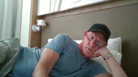 kevlooking4sez online show from 06.17.26