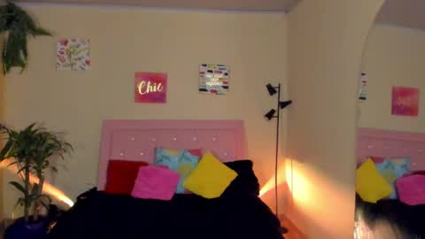 Snapshot of keyla_roberts_ chatting on 01.05.25 Adhara. Help me reach 100 likes online show from 01.05.25