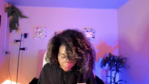 Snapshot of keyla_roberts_ chatting on 02.12.25 Adhara. Help me reach 100 likes online show from 02.12.25