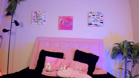 Snapshot of keyla_roberts_ chatting on 02.23.25 Adhara. Help me reach 100 likes online show from 02.23.25