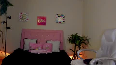 Snapshot of keyla_roberts_ chatting on 03.01.25 Adhara. Help me reach 100 likes online show from 03.01.25