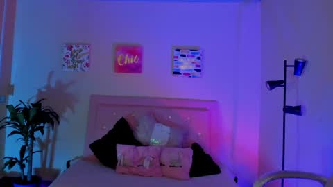 Snapshot of keyla_roberts_ chatting on 03.12.25 Adhara. Help me reach 100 likes online show from 03.12.25