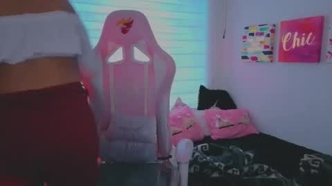 Snapshot of keyla_roberts_ chatting on 09.24.25 Adhara. Help me reach 100 likes online show from 09.24.25