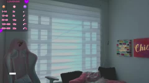 Snapshot of keyla_roberts_ chatting on 10.02.25 Adhara. Help me reach 100 likes online show from 10.02.25