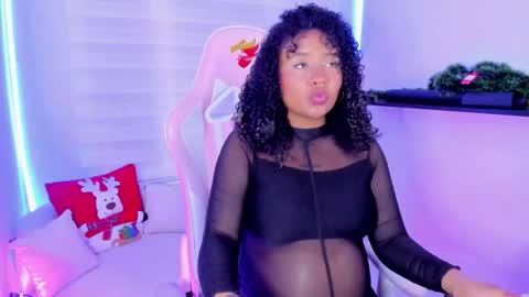 Snapshot of keyla_roberts_ chatting on 11.21.25 Adhara. Help me reach 100 likes online show from 11.21.25