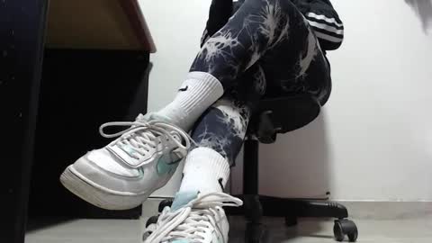 Snapshot of keylie_saenz28 chatting on 11.28.25 online show from 11.28.25