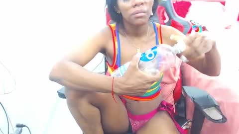 Snapshot of keyra_dainty chatting on 01.05.25 Sandy Saenz online show from 01.05.25