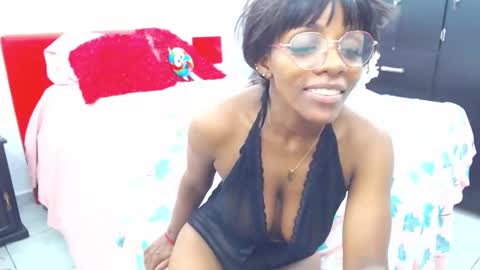 Snapshot of keyra_dainty chatting on 02.09.25 Sandy Saenz online show from 02.09.25