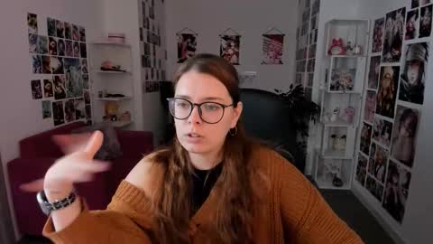 Snapshot of keytsilvas chatting on 09.13.25 Keyt online show from 09.13.25