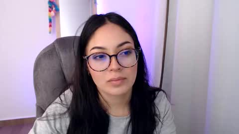 Snapshot of khal_girl chatting on 11.24.25 Liss online show from 11.24.25