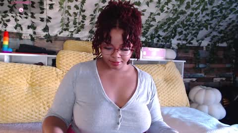 Snapshot of khayaparker chatting on 01.04.25 Khaya online show from 01.04.25