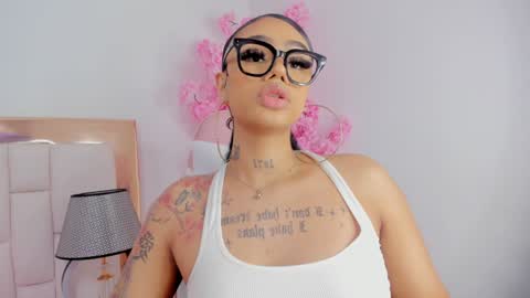 Khelany Isyy  online show from 02.08.25