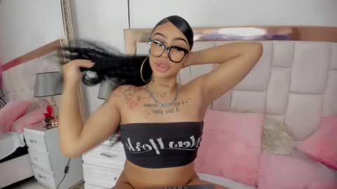 Khelany Isyy  online show from 02.10.25