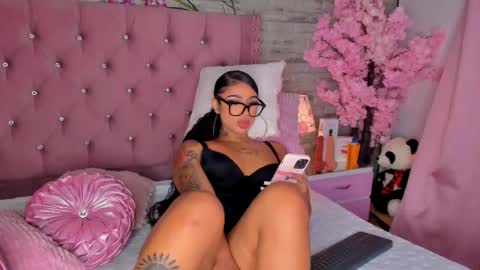 Khelany Isyy  online show from 09.14.25