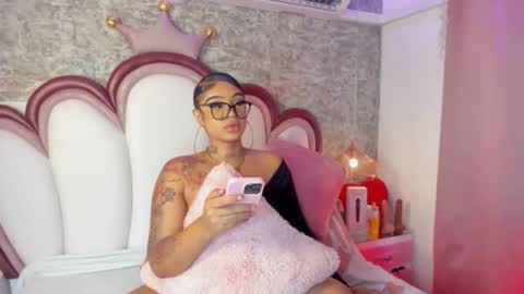 Khelany Isyy  online show from 03.12.26