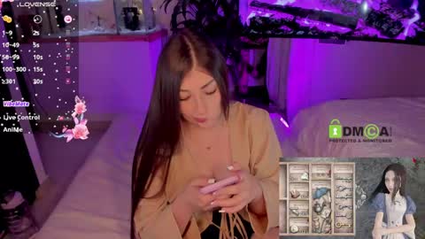 Snapshot of khionebesset chatting on 01.12.25 Khi.  online show from 01.12.25