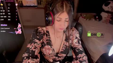 Snapshot of khionebesset chatting on 02.26.25 Khi.  online show from 02.26.25