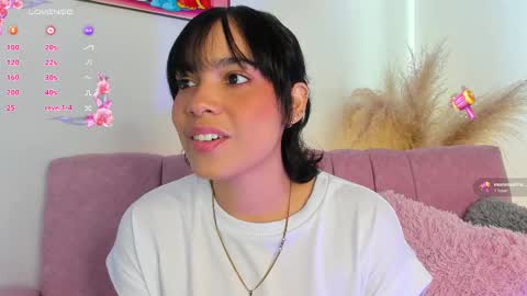 Snapshot of khloe_cute_ chatting on 09.28.25 khloe_cute_ online show from 09.28.25