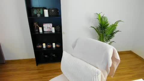 Khloe online show from 04.27.26