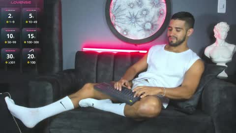 Khriss brown online show from 02.03.25