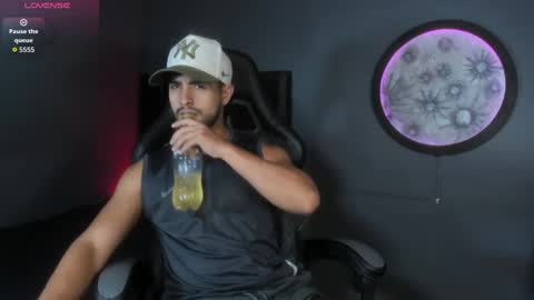 Khriss brown online show from 11.18.25