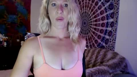 Snapshot of khwildnnout chatting on 09.18.25 KELLYWILDNNOUT online show from 09.18.25