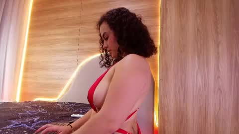 kiaralopez_ online show from 04.10.26