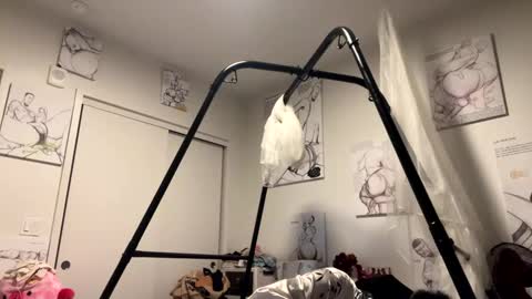 HunneysPlayRoom online show from 12.28.24