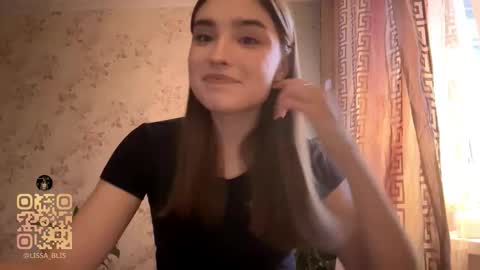 Ola my name is Lissa  Lets hit 10 Thumbs Up together   online show from 02.04.26