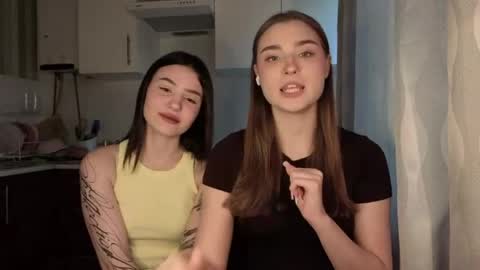 Ola my name is Lissa  Lets hit 10 Thumbs Up together   online show from 04.30.26