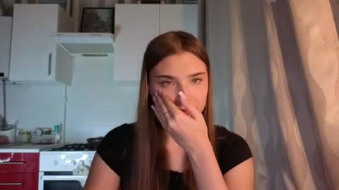 Ola my name is Lissa  Lets hit 10 Thumbs Up together   online show from 06.18.26