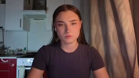 Ola my name is Lissa  Lets hit 10 Thumbs Up together   online show from 06.23.26
