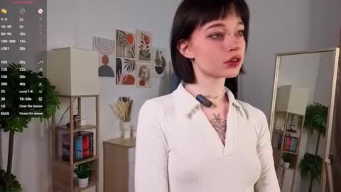 Snapshot of kieshaswymer chatting on 11.20.25 Vanessa online show from 11.20.25