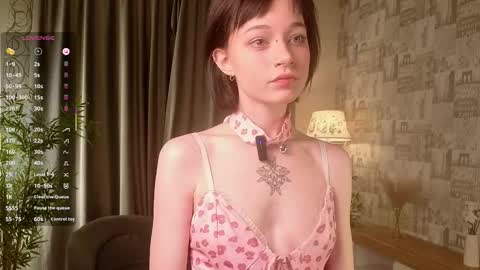 Snapshot of kieshaswymer chatting on 11.21.25 Vanessa online show from 11.21.25