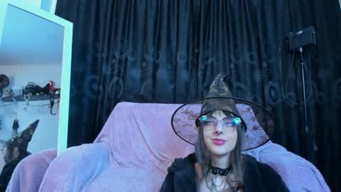 Kizuky online show from 10.31.25