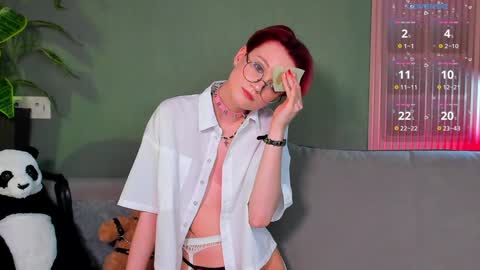 kiki_blue_eyes online show from 01.15.25