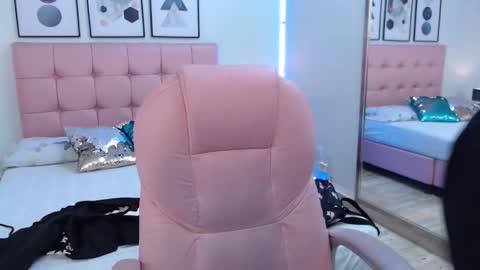 kIKI online show from 10.22.25