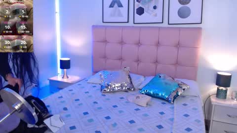 kIKI online show from 11.22.25