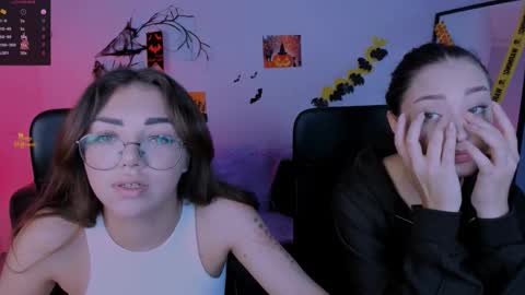 Snapshot of kiki_swan chatting on 11.04.25 kiki_swan online show from 11.04.25