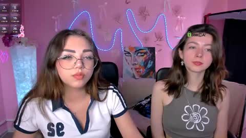 Snapshot of kiki_swan chatting on 05.23.26 kiki_swan online show from 05.23.26